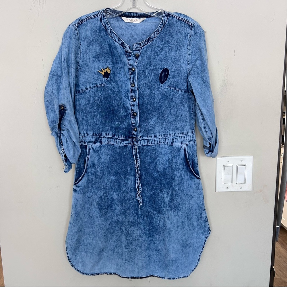 SABYA acid wash denim shirt dress button-down front embroidered 90s. Size small